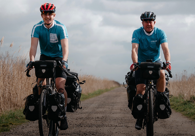 Image de : Pedalling 30,000km Around the Globe: Father-Son Duo Pursues Guinness World Record
