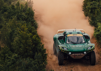 Image de : Behind the Wheel: Molly Taylor Tests the Extreme H Hydrogen Race Car Shaping the Future of Racing