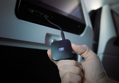 Image de : How to Connect AirPods and Wireless Headphones to In-Flight Entertainment