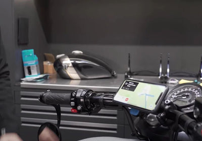 Image de : Thornton Hundred Motorcycles Create Custom Quad Lock Mount for Triumph